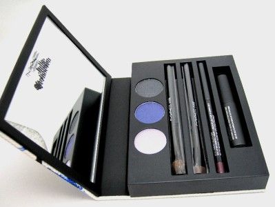 Le Mac Illustrated by Julie Verhoeven Smoky Eyes Kit Plum