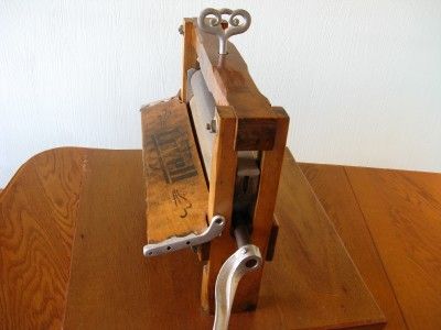 Vintage Lovell Hand Crank Clothes Wringer No 32