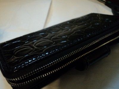 Turnlock Embossed Patent Leather Accordian Zipper Black F47859