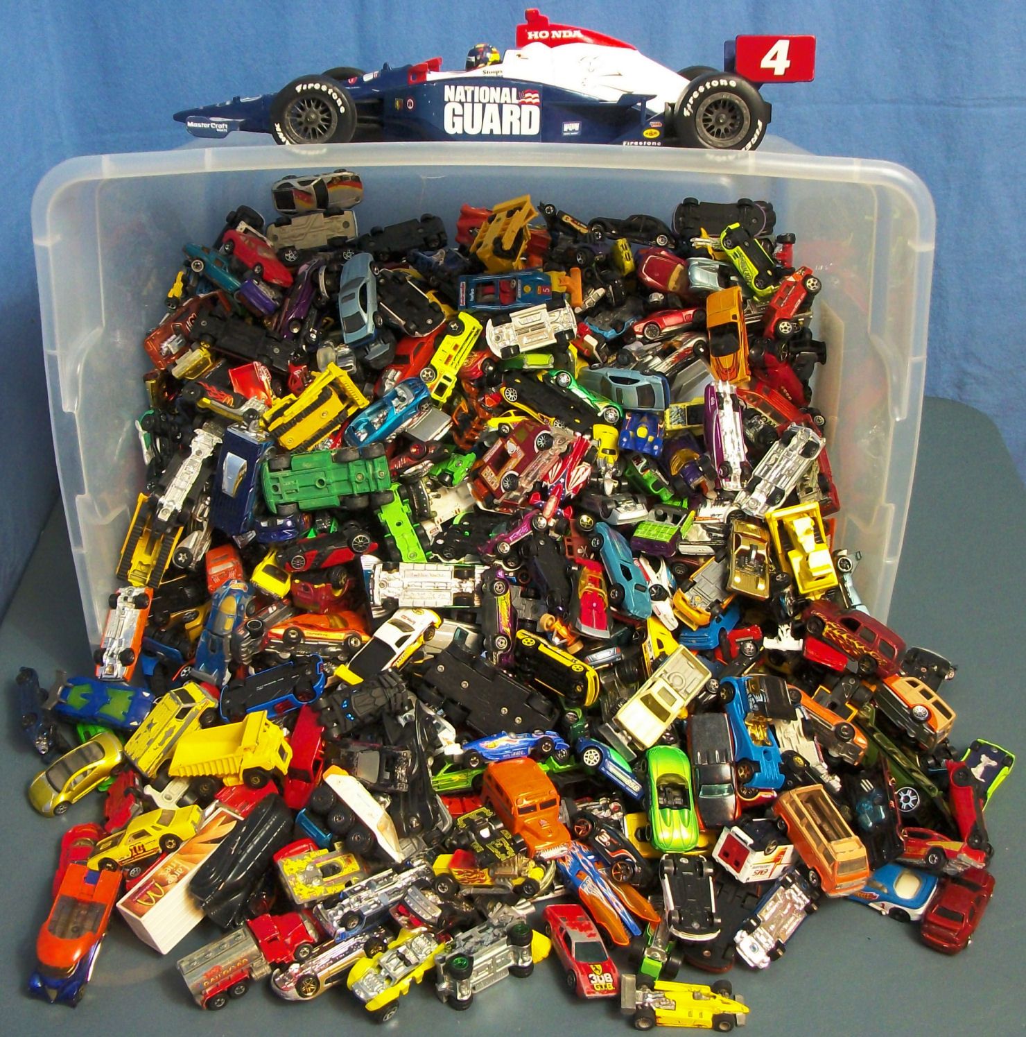 HUGE LOT of HOT WHEELS VEHICLES OVER 58 POUNDS of HOT WHEELS + VINTAGE