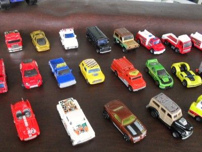 HUGE LOT 215 HOT WHEELS and MATCHBOX CARS & A FEW BOATS PLUS CARRY