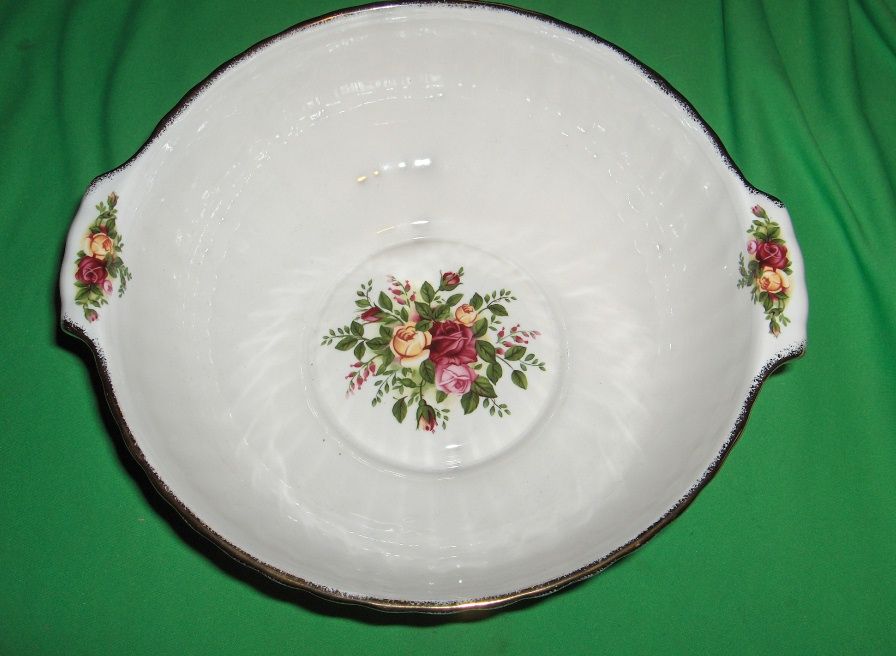 Vintage 1962 Royal Albert Bone China Old Country Roses Fluted Serving