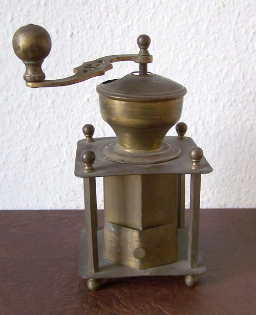 ANTIKE KAFFEEMÜHLE / ca. 1880 1900 / MESSING