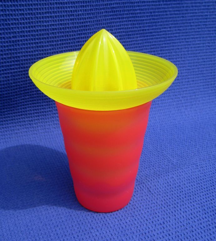 Tupperware Junge Welle Becher J 16 + Zitruspresse J 20