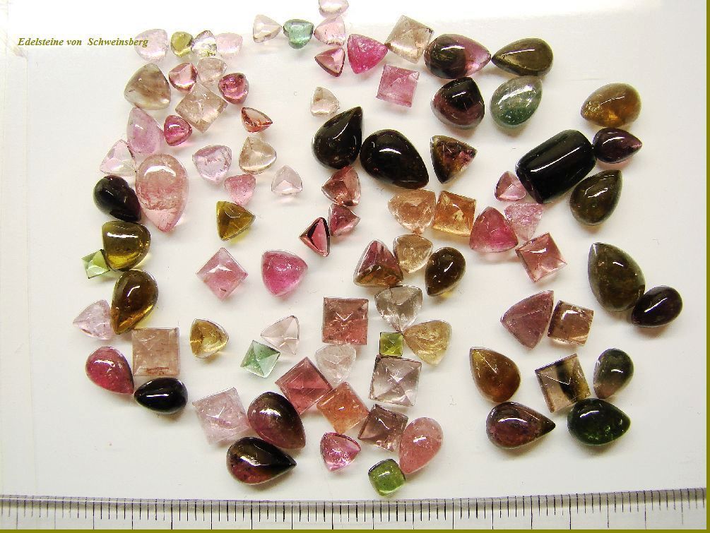 88 feine natürliche TURMALINE 70 Ct   Cabochons multicolor bis 10 x 7