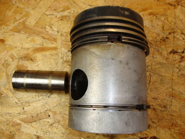 Kolben MWM Motor AKD 112 Z Fendt GT 225 Farmer 1, F 24 Traktor