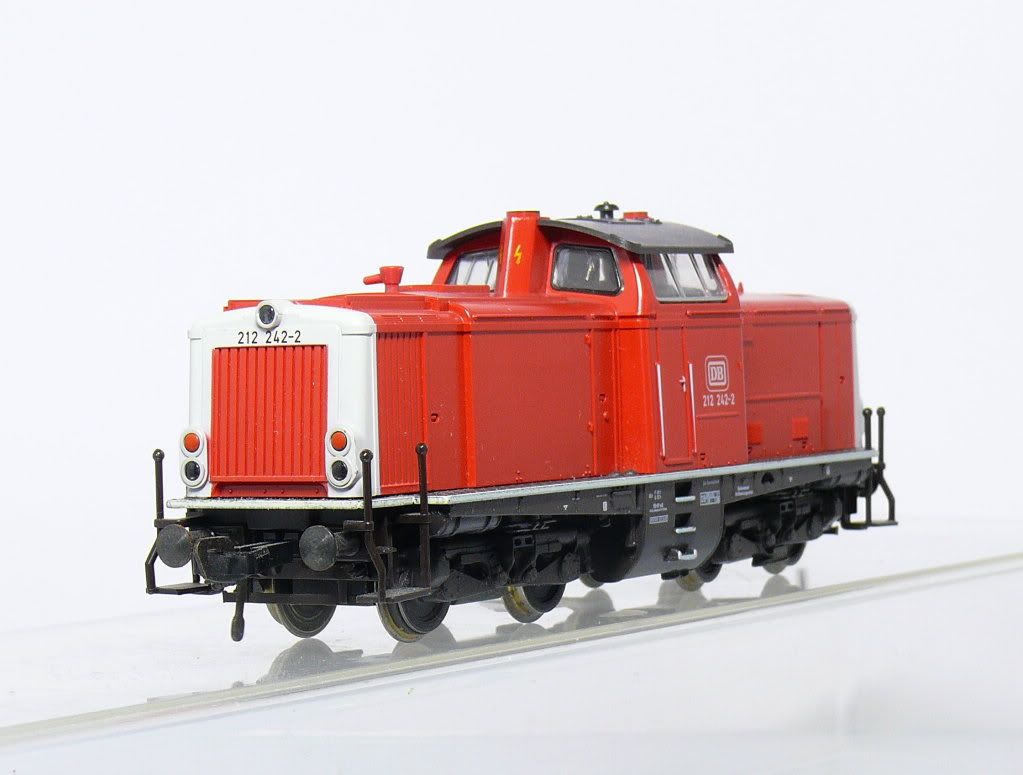 Fleischmann 4229 , Diesellok BR 212 der DB , orientrot , sehr gut