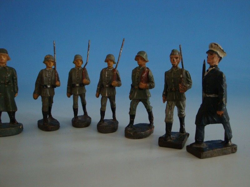 1111A1 671 Konvolut Soldaten teils Elastolin