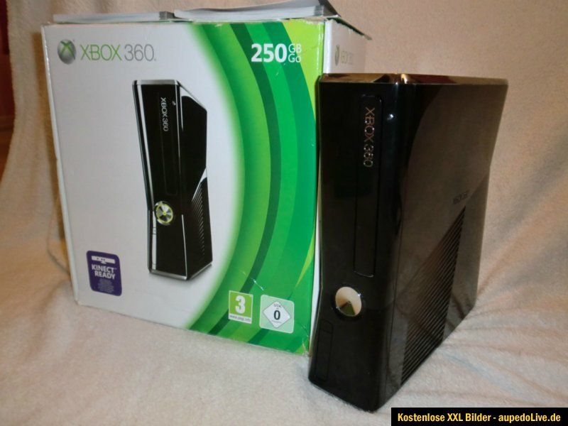 Microsoft Xbox 360 S 250 GB Glossy Black Spielkonsole + Zubehörpaket