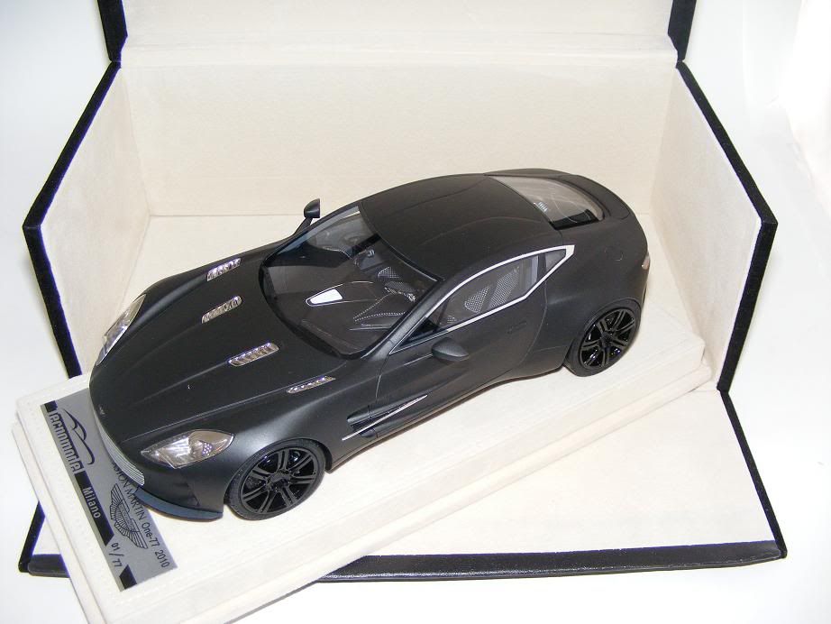 18 Tecnomodel Aston Martin One 77 in Matt Black