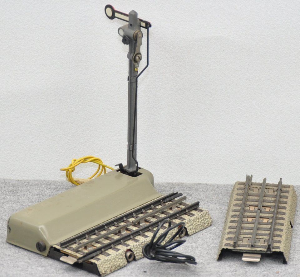 Märklin 443 G elektrisches Hauptsignal__HO