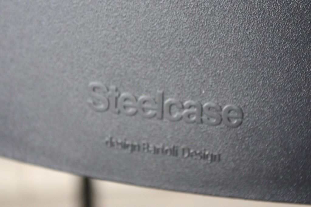 Stühle Steelcase Fusion schwarz Design Bartoli Ausst.