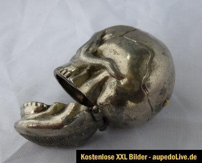 Totenkopf Streichholzbehälter, 20/30er Jahre