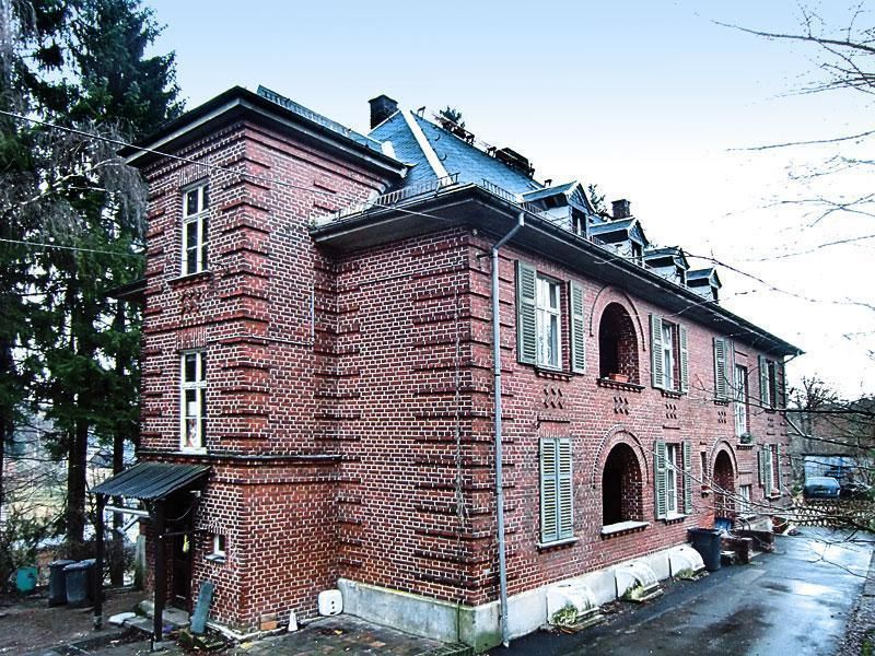 Zweifamilienhaus in Lengenfeld / Vogtl. nahe Reichenbach (ruhige Lage)