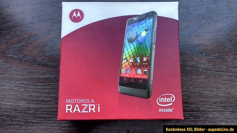 Motorola RAZR i 8 GB   Schwarz (Ohne Simlock) Smartphone + 8 GB micro