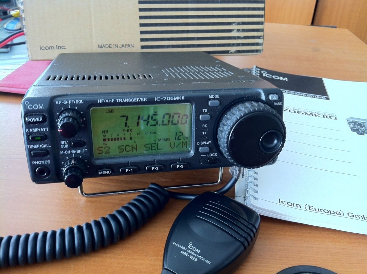 ICOM IC 706 MKII Amateurfunktransceiver Empfang 0.030   200 MHz OVP