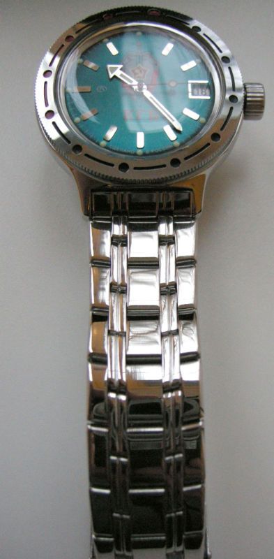 200 meters   670 feet (20ATM) This watch is suitable for diving