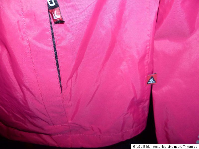 eine best ausgestattete trekkingjacke für damen in der größe 42 von