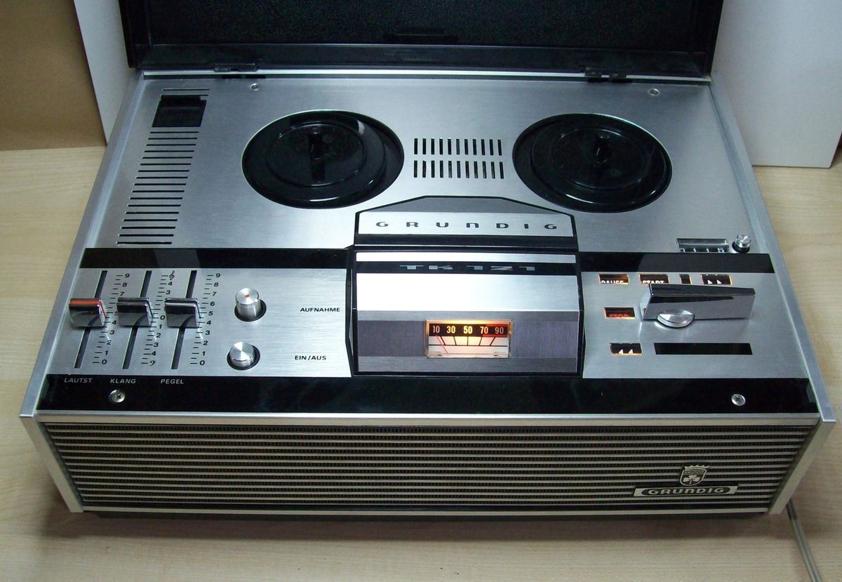 Grundig Tonbandgerät TK 121