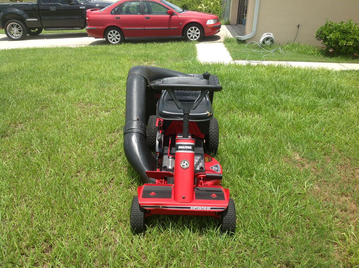 Snapper SR825 8 hp riding mower 25 inch patented hi vac cut with rear